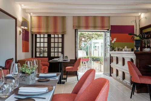ผับ/เลาจน์, Auberge du Bon Laboureur Chenonceaux in เฌอนงโซ