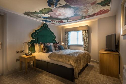 1 queen bed