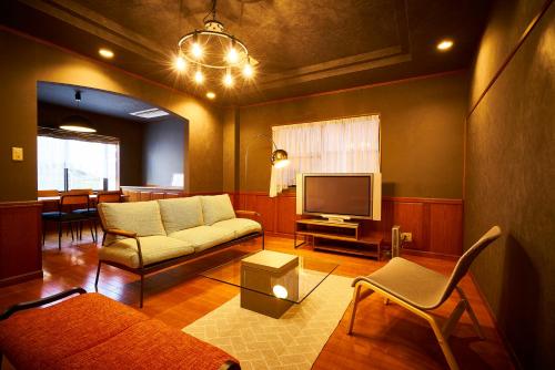 Standard Twin Room with Shared Bathroom