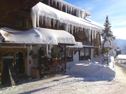 Entrance, Hotel Alpenrose mit Gourmet-Restaurant Azalee in Saanen