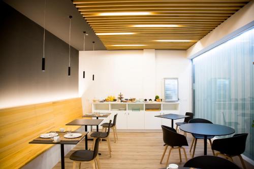 Somn Hipsuites Zarautz - image 4