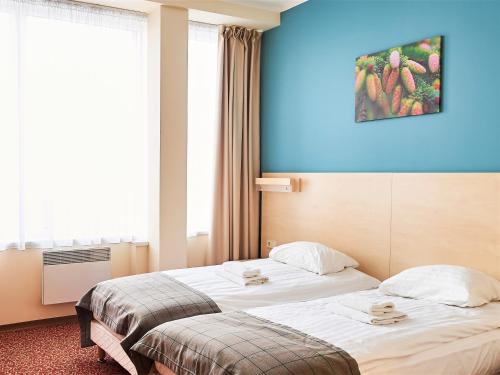 2 twin beds