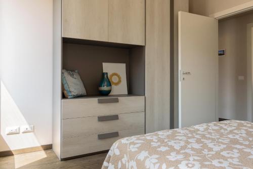 Numero Due Piazza Mazzini - byMyHomeinComo - image 5