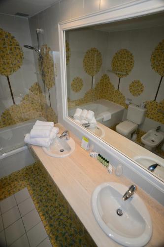Privilege Triple Room with Sea View image 8