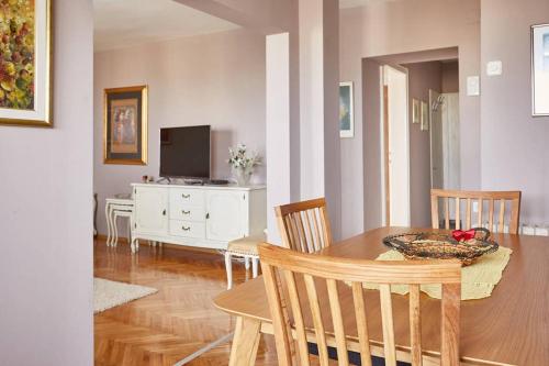 Spacious modern apartment in peaceful neighborhood, Skopje (photo 6)