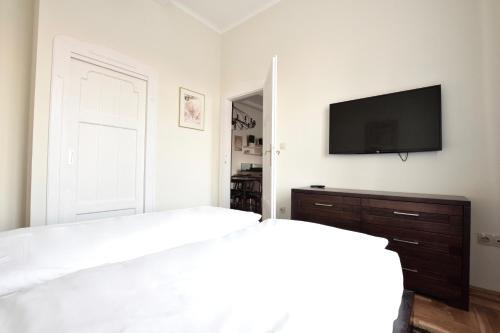 Luxury Apartment by Hi5 - Király street Suite, Budapest (photo 4)
