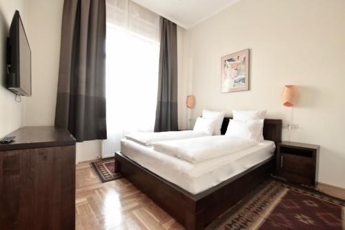 Luxury Apartment by Hi5 - Király street Suite, Budapest (photo 2)