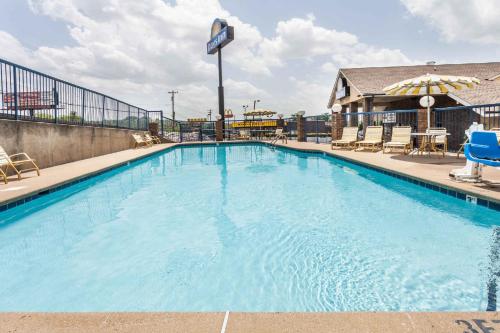 Days Inn by Wyndham Nashville N Opryland/Grand Ole Opry - image 2