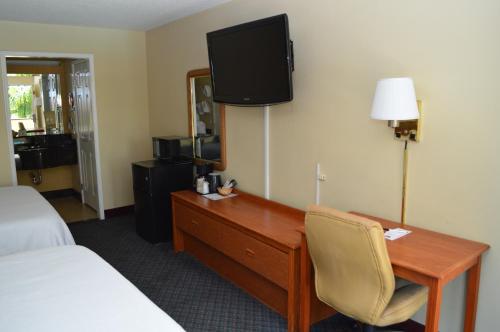 Ontario Airport Inn - image 3