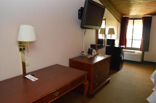 Ontario Airport Inn - image 7