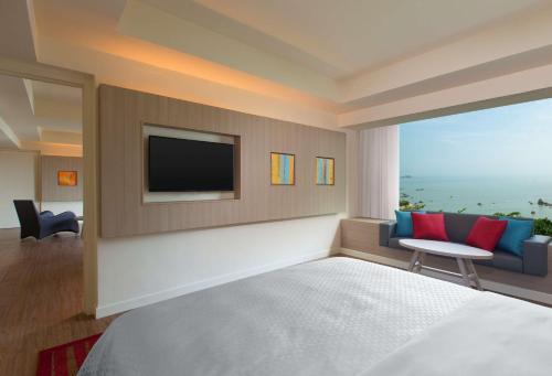room detail thumbnail 1