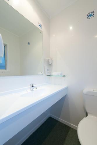Outrigger Motel Room Type - Twin Room