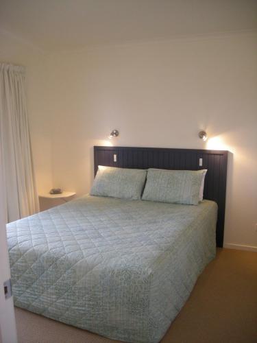 Port Huon Cottages Port Huon Cottages is conveniently located in the popular Geeveston area. Both business travelers and tourists can enjoy the propertys facilities and services. Laundry service are there for guests e