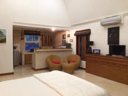 Apartemen 6 m² dengan 2 kamar tidur dan 2 kamar mandi pribadi di Pantai Lovina (Studio Lumbung Lovina) in Bali