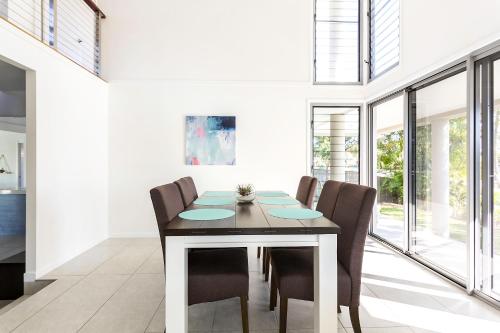 NewPort Dream Quiet Island - No Party Maximum 9-10 People