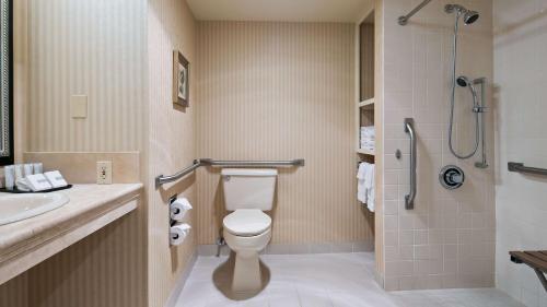 King Room with Roll-in Shower - Disability Access - Non smoking