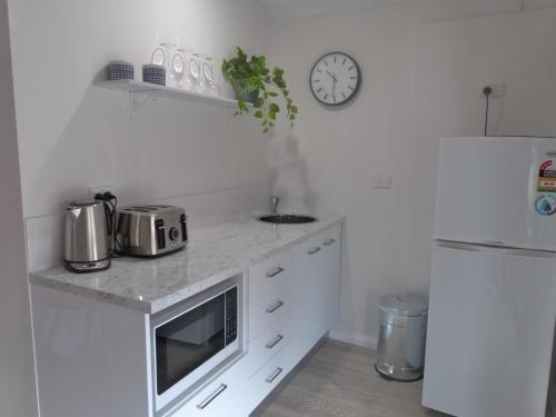 Kitchen, The Sanctuary Paradise beach in Sanctuary Point