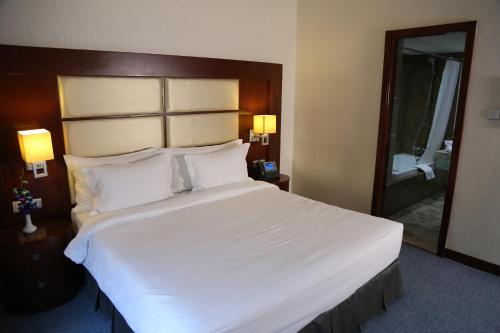 Cristal Grand Kadri Hotel