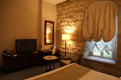 Cristal Grand Kadri Hotel