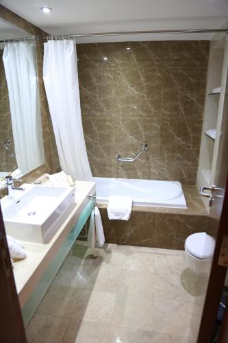 Cristal Grand Kadri Hotel