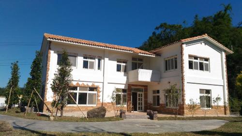 The house behind stream in Dahu Község