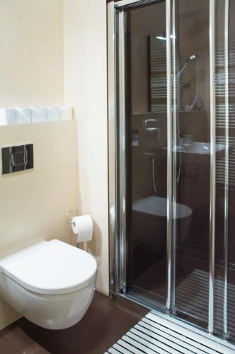 Modern Apartment Všehrdova - image 13