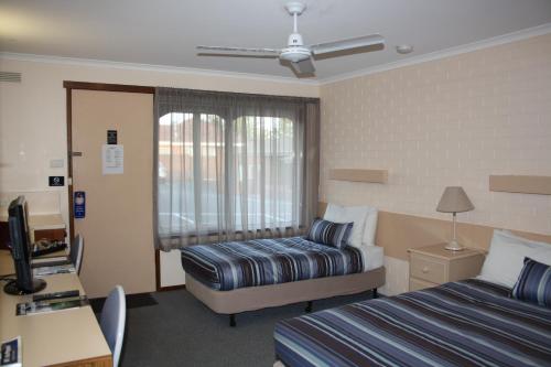 拉格倫汽車旅館 (Raglan Motor Inn) in 瓦南布爾