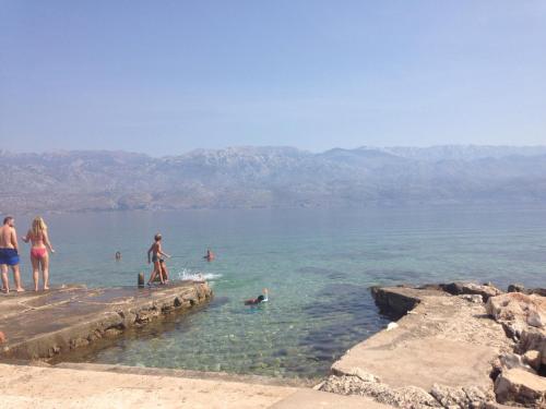  West Wing, Pension in Ražanac