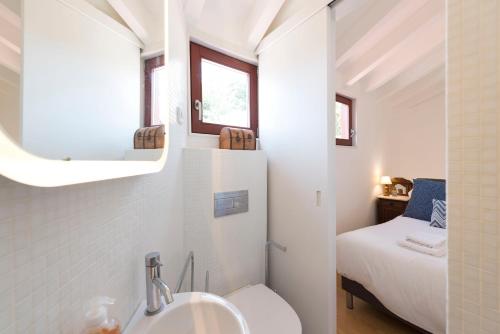 LovelyStay - Caldeireiros Garden Little House - image 3