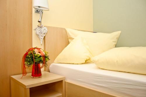 Hotel Gasthof zur Post 10.5km von Flossenbürg entfernt