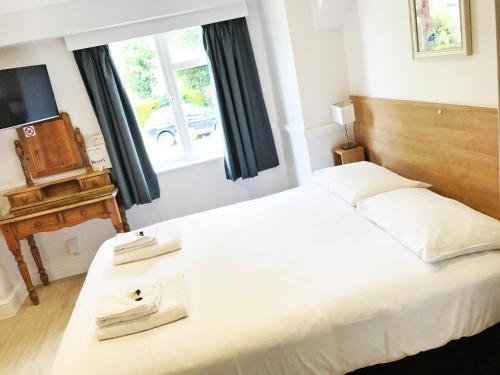 Gidea Park Hotel Gidea Park Hotel is perfectly located for both business and leisure guests in Romford. The hotel offers guests a range of services and amenities designed to provide comfort and convenience. Facilities