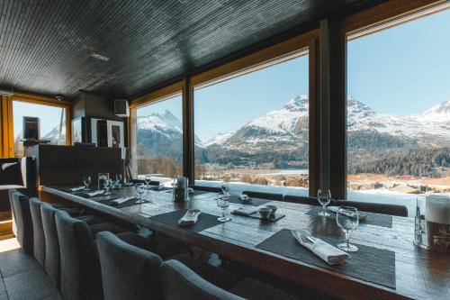 Pub/salong, Nira Alpina in Silvaplana