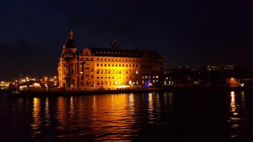 Hotel Peninsula - image 14