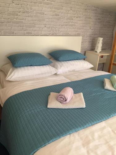 2 double beds