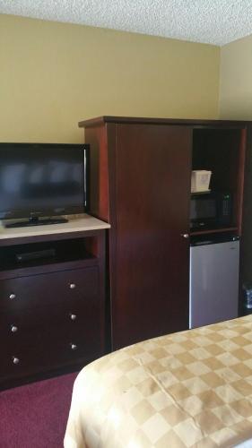 Hotchkiss Inn Motel - image 7
