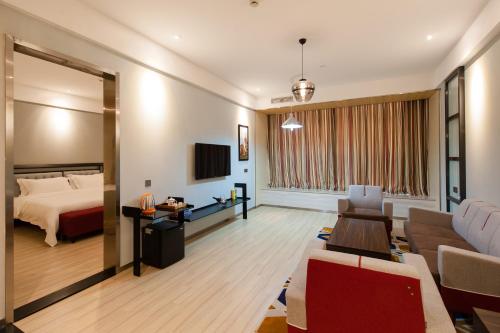 Yongrun Fengchao Hotel