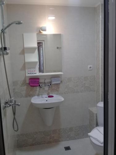 Sandanski Peak Guest Rooms - image 11