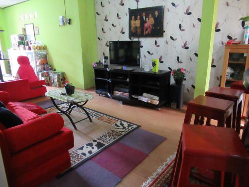 Shared lounge/TV area, Green Savannah Homestay Syariah in Dieng Kulon