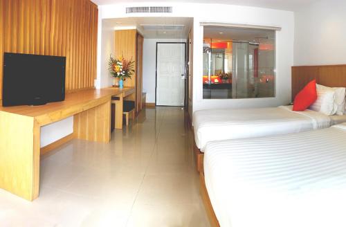room detail thumbnail 1