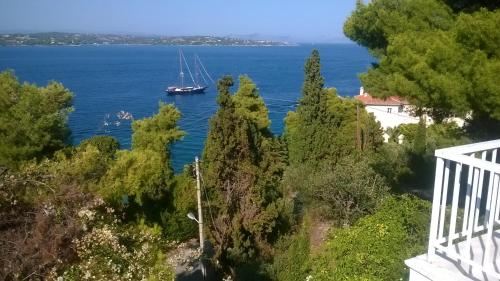 iliana's seaside maisonette, Attica