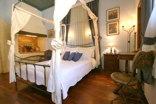 Double Room image 5