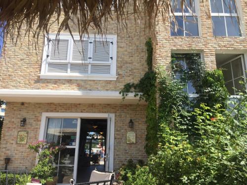 The Step Family Hotel – Sunny Beach, WY