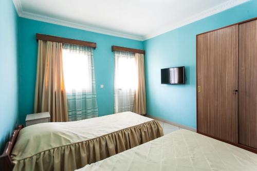2 twin beds