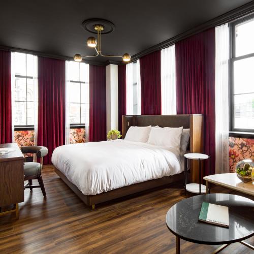 1 king bed, 1 sofa bed