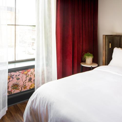 The Broadview Hotel The 4-star The Broadview Hotel offers comfort and convenience whether youre on business or holiday in Toronto (ON). The property offers a wide range of amenities and perks to ensure you have a great 