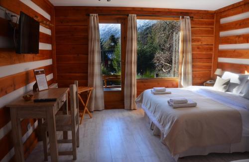 1 double bed, 1 twin bed