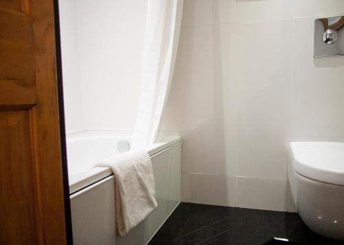 Caledonian Studio Flats - image 12