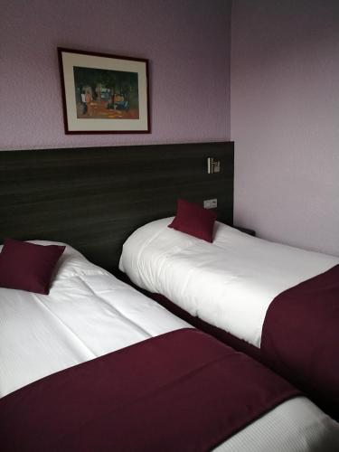 2 twin beds