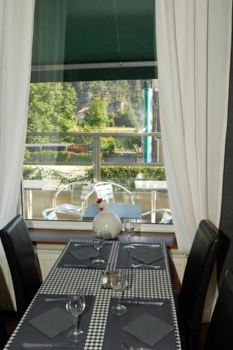 New Hotel de Lives - image 2