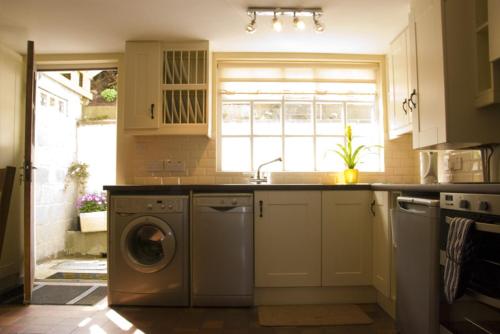 Slieve Donard Cottage Widows Row cottages in Newcastle